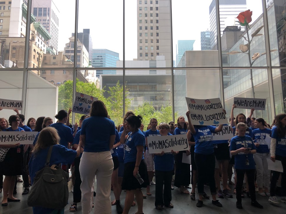 «we are moma!»: профсоюз проводит демонстрации, в то время как переговоры с музеем продолжаются